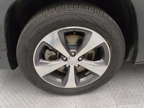Used 2019 Jeep Cherokee Limited FWD image 31