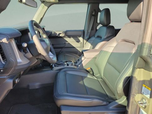 New 2025 Ford Bronco Outer Banks w/ Black Appearance Package image 7