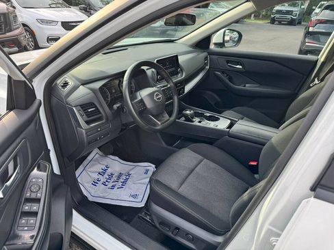Used 2025 Nissan Rogue SV FWD image 3