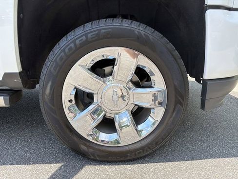 Used 2017 Chevrolet Silverado 1500 LTZ Z71 w/ LTZ Plus Package AWD/4WD image 12