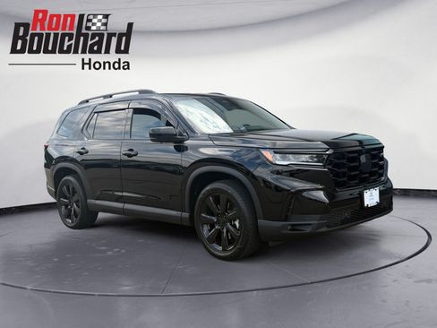 Certified 2025 Honda Pilot Black Edition image 1