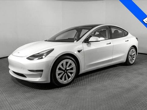Used 2021 Tesla Model 3 Standard Range Plus image 2