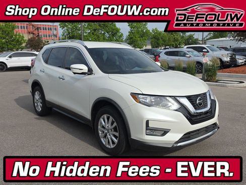 Used 2018 Nissan Rogue SV w/ Premium Package FWD image 1