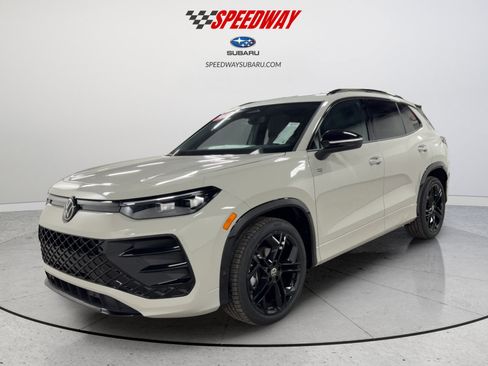 New 2026 Volkswagen Tiguan SE R-Line image 3