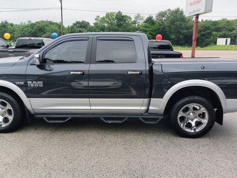 Used 2018 RAM 1500 Laramie w/ Convenience Group AWD/4WD image 2