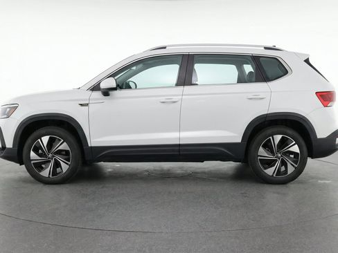 Used 2025 Volkswagen Taos SE AWD/4WD image 5