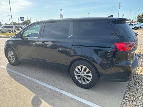 Used 2020 Kia Sedona LX FWD image 3
