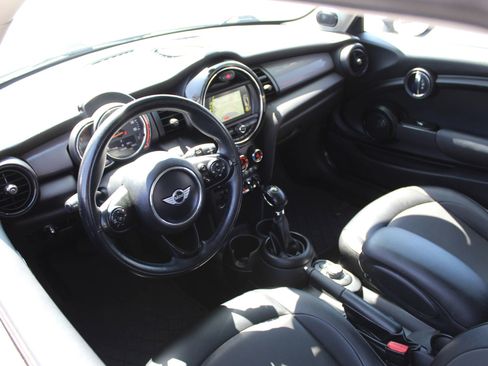 Used 2018 MINI Cooper 2-Door Hardtop FWD image 17