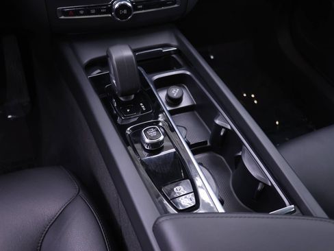 Certified 2025 Volvo XC60 B5 Core AWD/4WD image 16