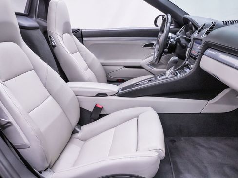 Used 2018 Porsche 718 Boxster S image 13