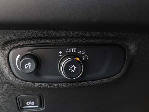 Used 2024 GMC Terrain SLE image 23