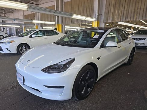 Used 2023 Tesla Model 3 Standard Range RWD image 1