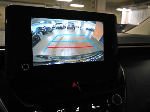 Used 2023 Toyota Corolla LE image 29