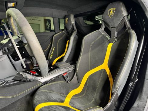 Used 2018 Lamborghini Huracan Performante image 10