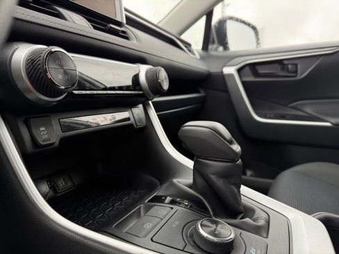 Used 2025 Toyota RAV4 LE image 32