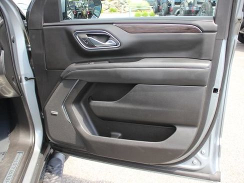 Used 2023 Chevrolet Suburban Z71 w/ Luxury Package AWD/4WD image 34