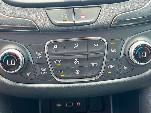 Used 2024 Chevrolet Equinox RS w/ LPO, Floor Liner Package FWD image 19