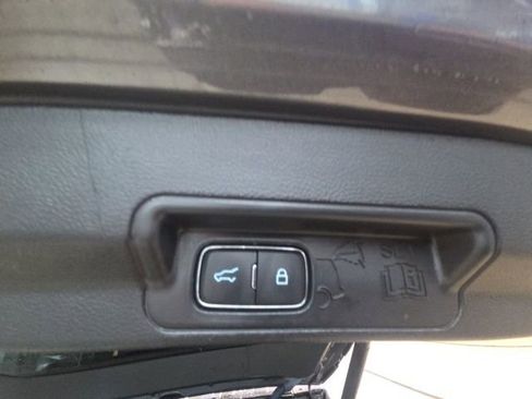 Used 2022 Ford Explorer XLT w/ Equipment Group 202A image 14