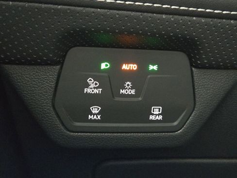 Used 2025 Volkswagen Atlas Cross Sport SE image 23