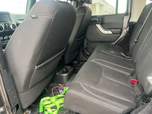 Used 2016 Jeep Wrangler Unlimited Sahara w/ Connectivity Group image 11