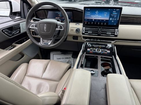 Used 2023 Lincoln Navigator Reserve AWD/4WD image 30