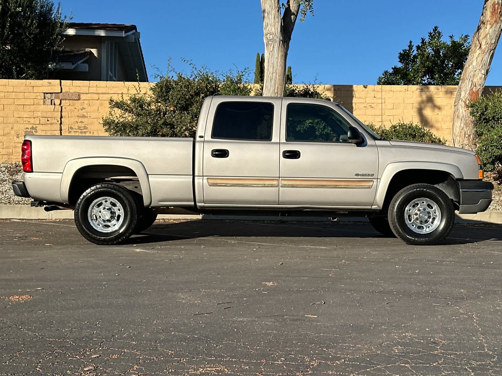 Used 2004 Chevrolet Silverado 2500 LT RWD image 8