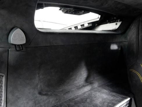 Used 2018 Lamborghini Huracan Performante image 45