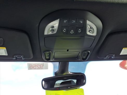 Used 2024 Chrysler Pacifica Premium image 24