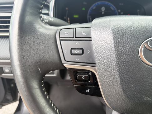 Used 2025 Toyota Camry SE FWD image 18