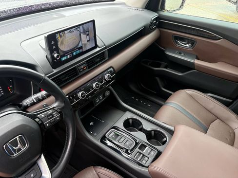 Certified 2025 Honda Pilot Elite image 19