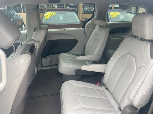 Used 2020 Chrysler Pacifica Touring-L Plus w/ Advanced Safetytec Group image 14