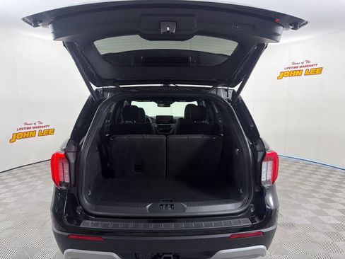 Used 2026 Ford Explorer Platinum RWD image 5
