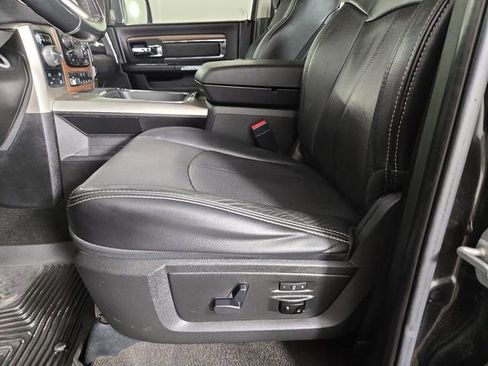 Used 2018 RAM 1500 Laramie w/ Convenience Group AWD/4WD image 31