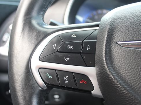 Used 2015 Chrysler 200 Limited w/ Convenience Group image 25