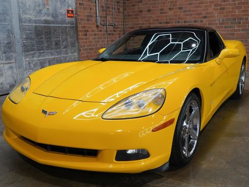 Used 2008 Chevrolet Corvette Coupe w/ Z51 Performance Package RWD image 5