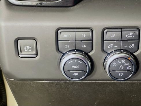 Used 2023 GMC Sierra 1500 AT4 w/ Technology Package AWD/4WD image 11