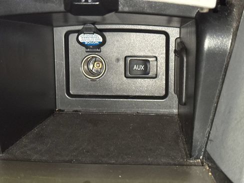 Used 2009 Toyota Camry Hybrid w/ Upgrade Pkg w/ Navigation FWD image 26
