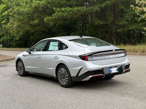 Used 2025 Hyundai Sonata SEL FWD image 4