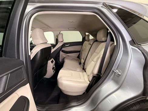 Used 2024 Ford Edge Titanium AWD/4WD image 18