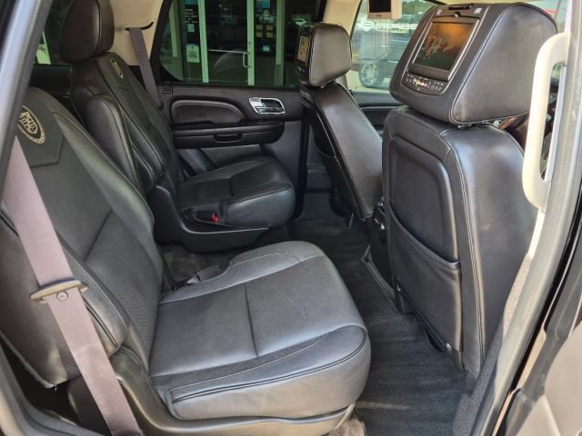 Used 2013 Cadillac Escalade Platinum AWD/4WD image 16