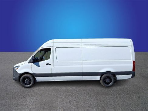 Used 2025 Mercedes-Benz Sprinter 2500 image 7