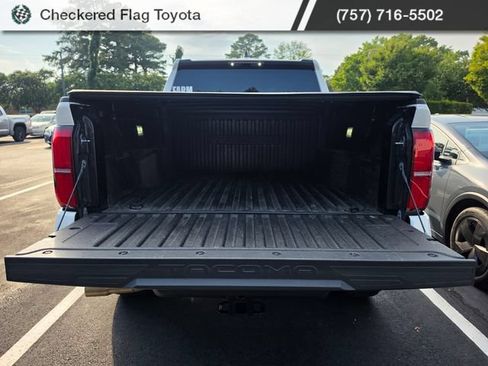 Used 2025 Toyota Tacoma SR5 AWD/4WD image 7