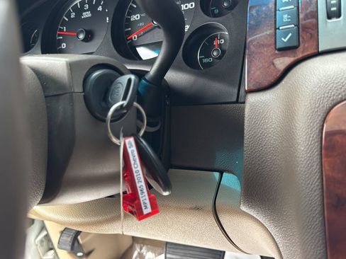 Used 2010 Chevrolet Silverado 1500 LTZ AWD/4WD image 23