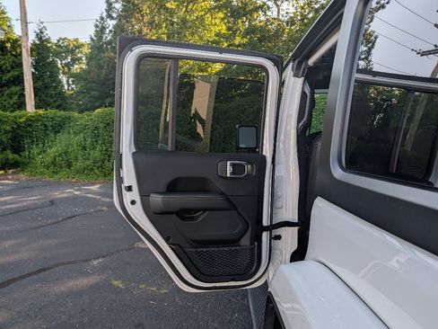 Used 2023 Jeep Wrangler Unlimited Sahara w/ Cold Weather Group AWD/4WD image 12