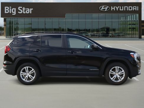 Used 2022 GMC Terrain SLE w/ Driver Convenience Package image 5