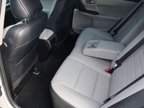 Used 2015 Toyota Camry SE image 14