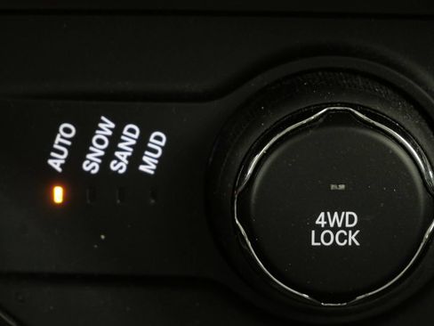 Used 2023 Jeep Renegade Latitude AWD/4WD image 20