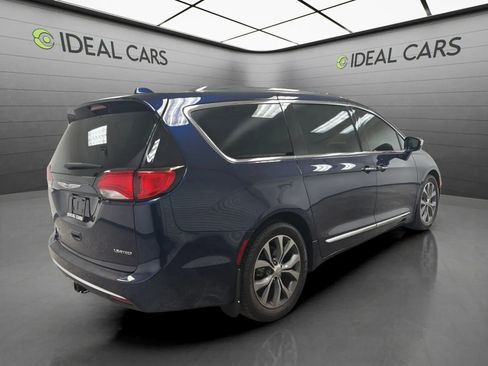 Used 2017 Chrysler Pacifica Limited FWD image 5