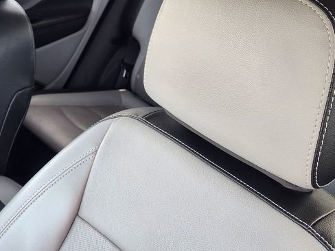 Used 2024 GMC Terrain SLT image 16