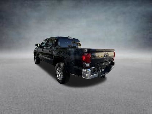 Used 2018 Toyota Tacoma SR5 RWD image 5